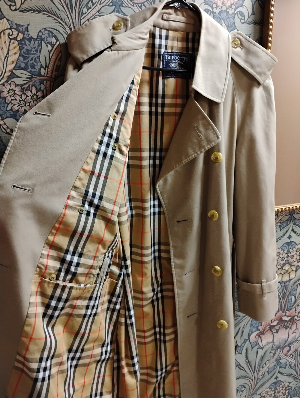 Vintage Burberry Trench Coat, With Nova Check Lining - Picture 3 of 12